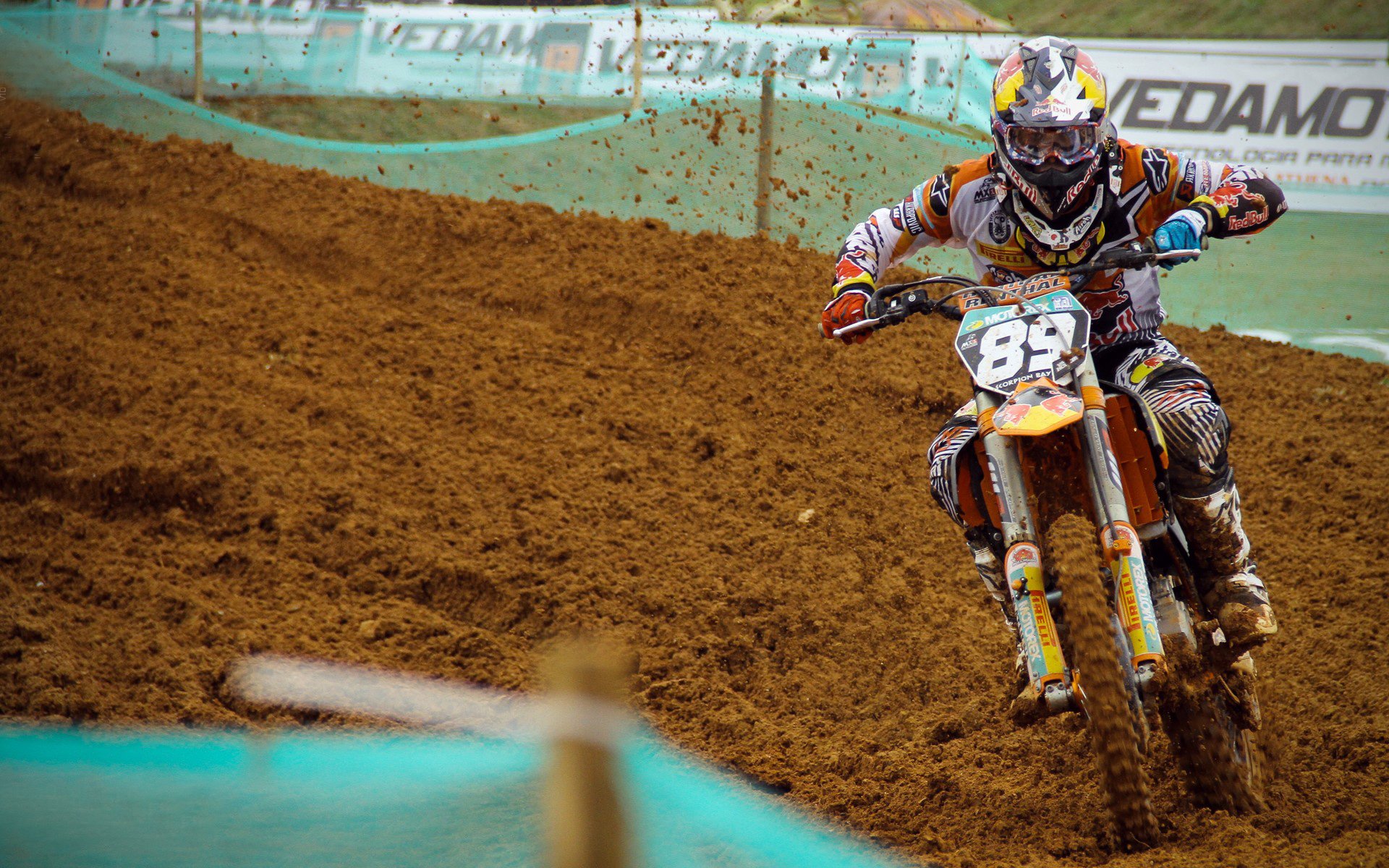 比利亚雷亚尔血拼曼城，阿尔瓦雷斯全程高能输出，谱写草根逆袭新章