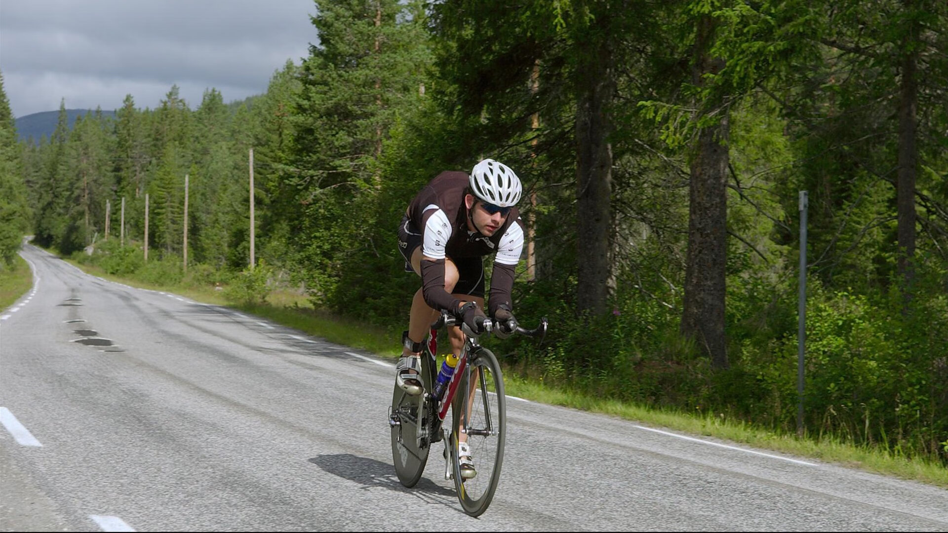 76人打穿公牛，拉文成为关键先生